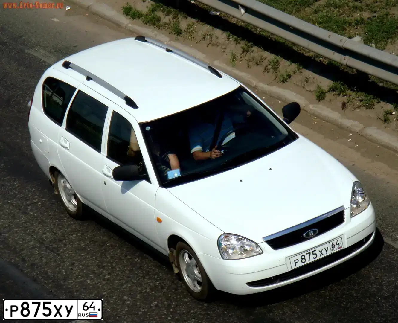 Фото автомобиля LADA 2171 PRIORA, 2009 — госномер Т445ВР790. Цвет: Белый