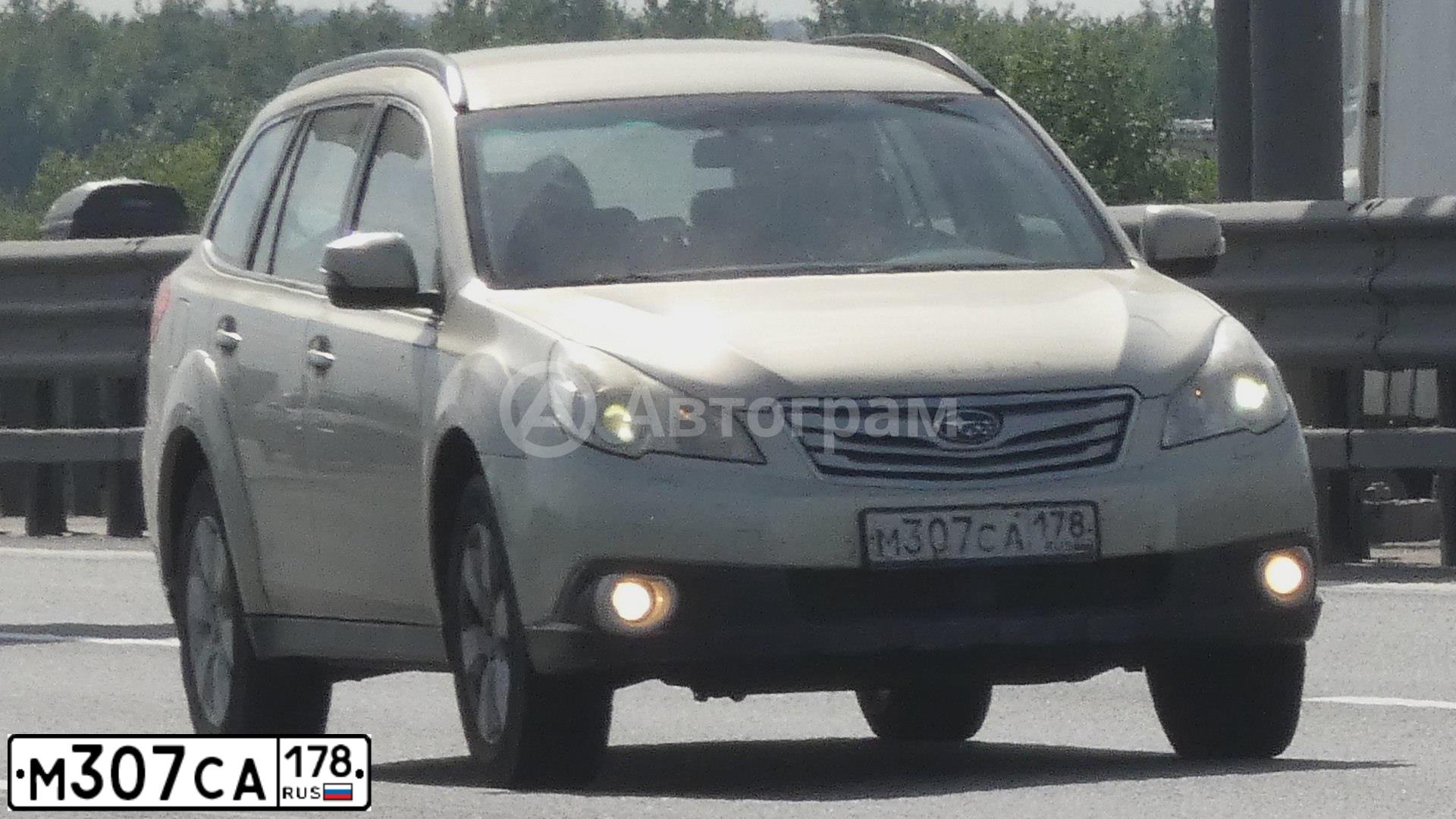 Фото автомобиля SUBARU OUTBACK, 2011 — госномер М307СА178. Цвет: ЗОЛОТИСТЫЙ