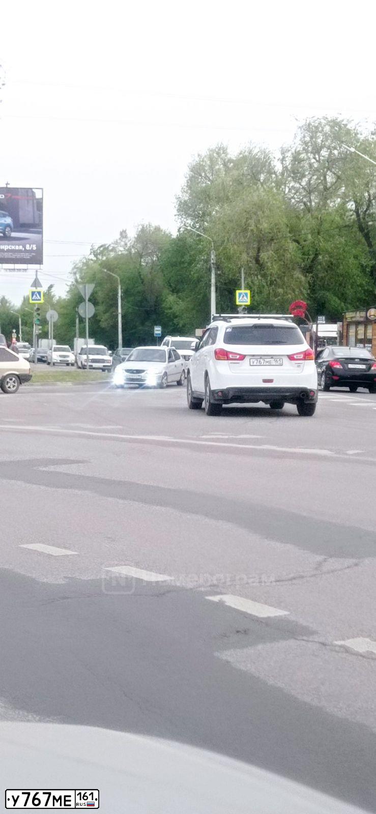 Фото автомобиля KIA RIO, 2009 — госномер М062УТ161. Цвет: СЕРЕБРИСТЫЙ