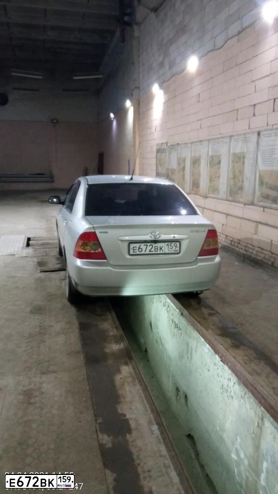 Фото автомобиля TOYOTA COROLLA, 2005 — госномер Н135ТЕ159. Цвет: СЕРЕБРИСТЫЙ