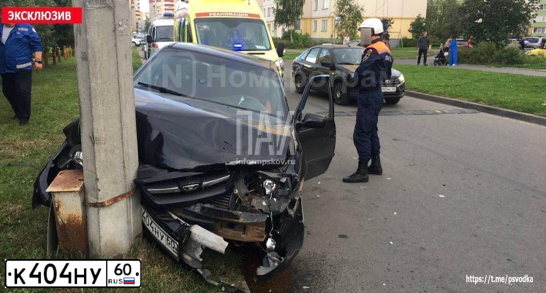 Фото автомобиля DAEWOO NEXIA, 2012 — госномер К404НУ60. Цвет: Бледно-Черный