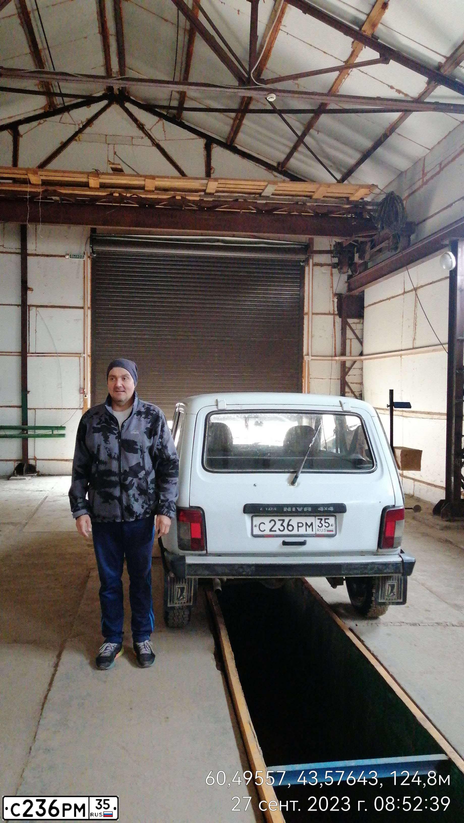 Фото автомобиля LADA 2121 NIVA, 1994 — госномер С236РМ35. Цвет: БЕЛЫЙ