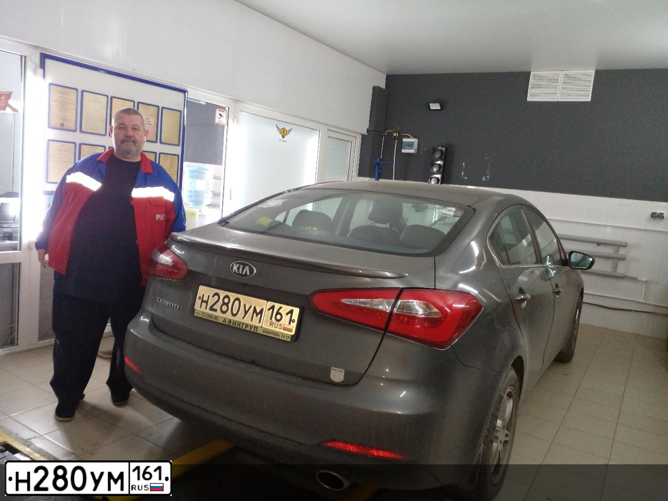 Фото автомобиля KIA CERATO, 2015 — госномер Н280УМ161. Цвет: СЕРЫЙ
