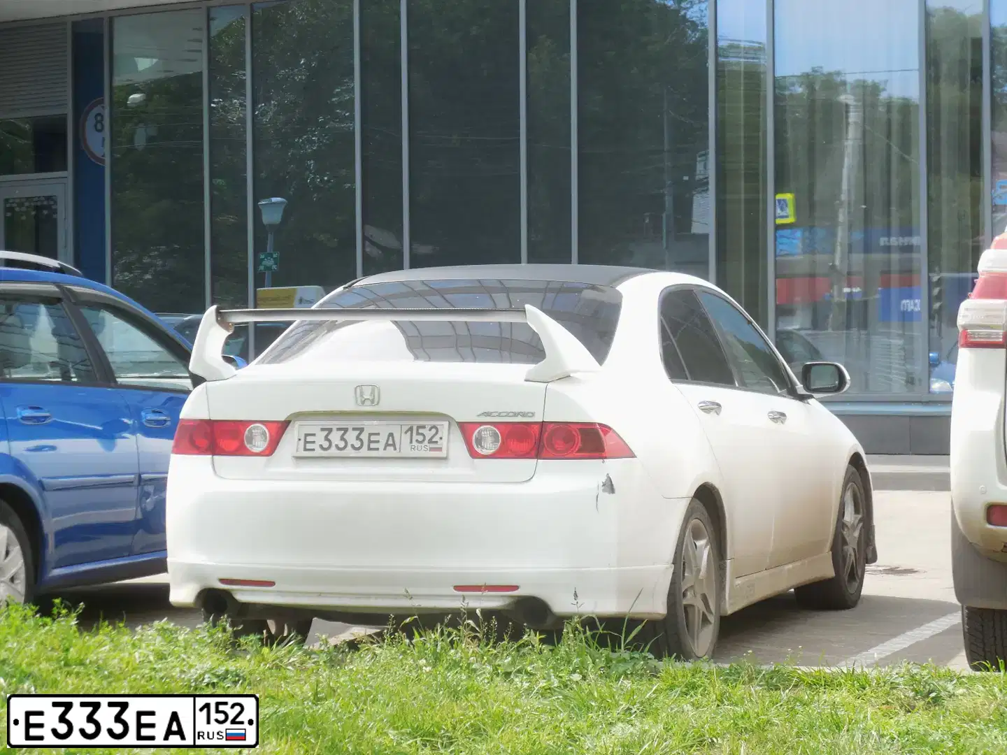 Фото автомобиля HONDA ACCORD, 2004 — госномер В800АО152. Цвет: Белый