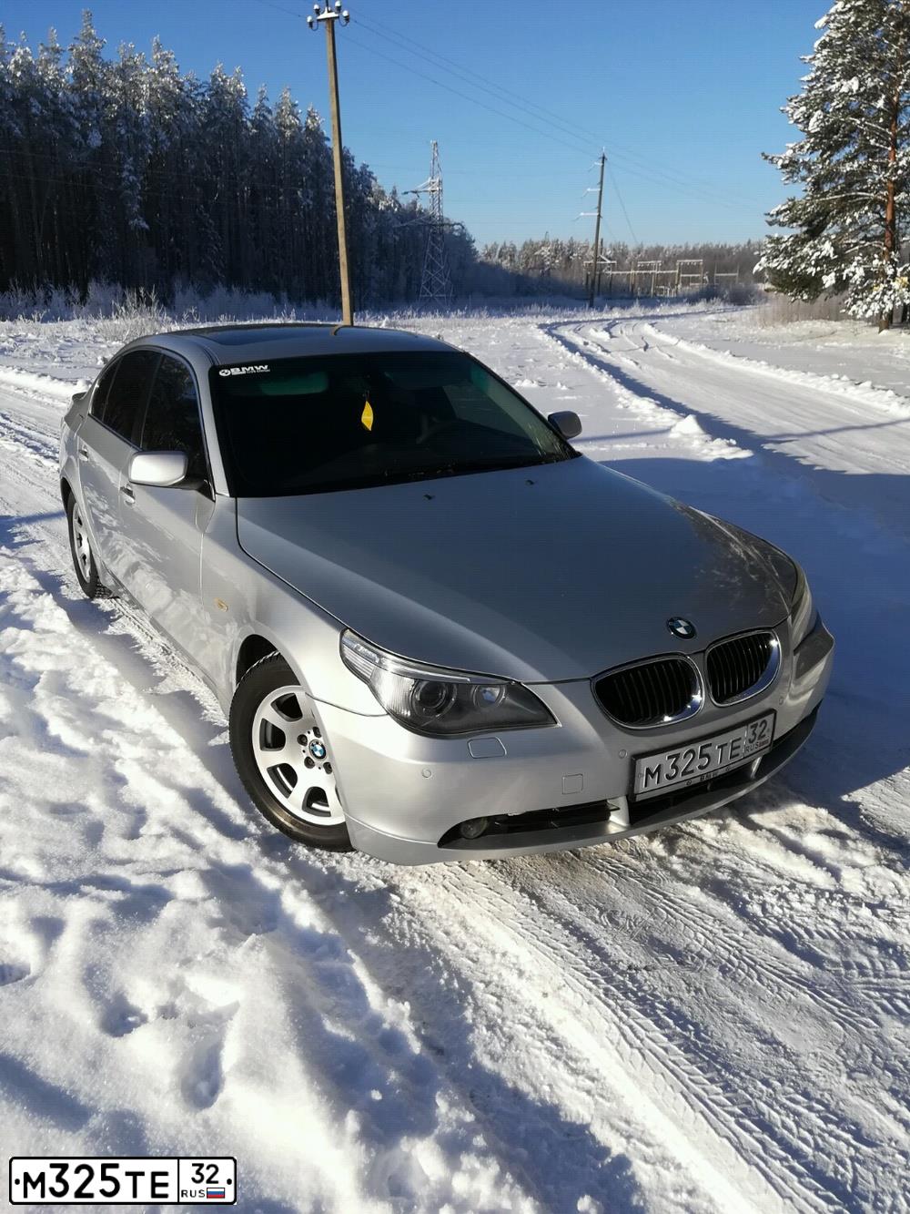 Фото автомобиля BMW SERIE 5, 2003 — госномер Е177МЕ32. Цвет: СЕРЕБРИСТЫЙ