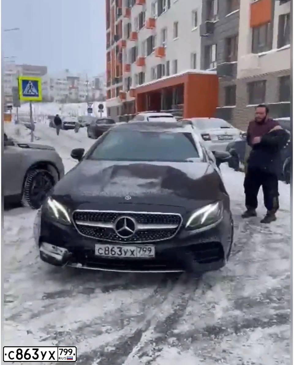 Фото автомобиля MERCEDES E-KLASSE, 2019 — госномер С863УХ799. Цвет: ЧЕРНЫЙ