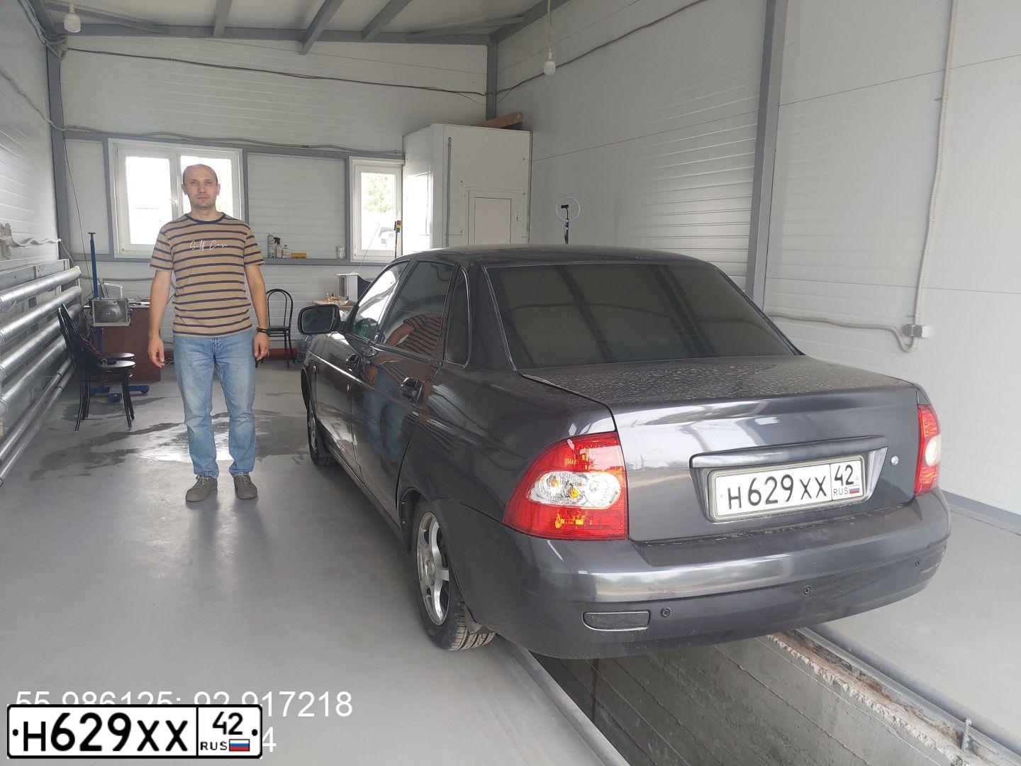 Фото автомобиля LADA PRIORA, 2009 — госномер Р330ТК124. Цвет: Серый
