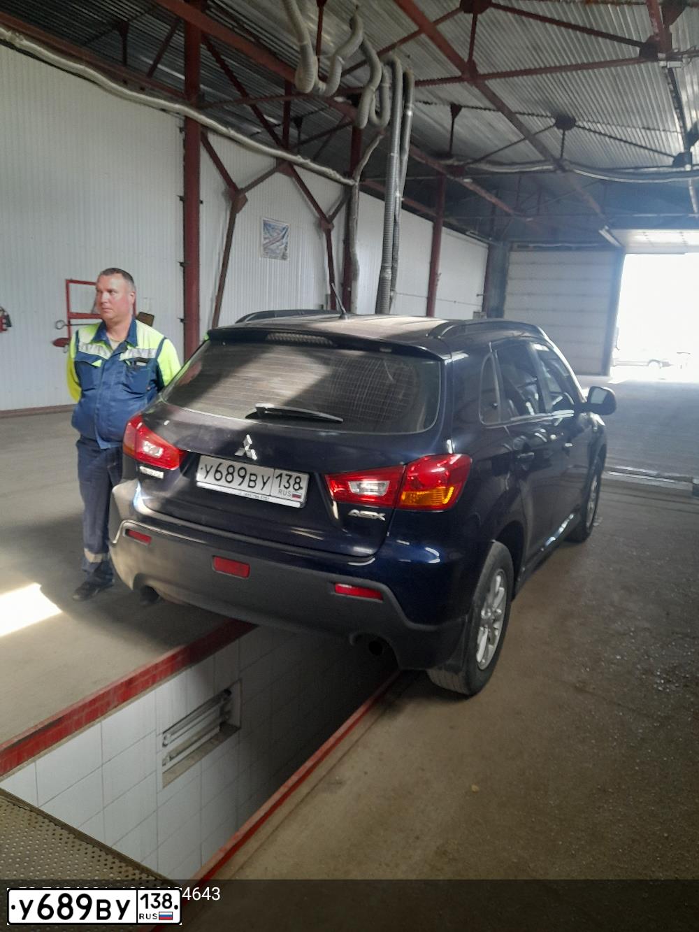 Фото автомобиля MITSUBISHI ASX, 2011 — госномер У689ВУ138. Цвет: СИНИЙ