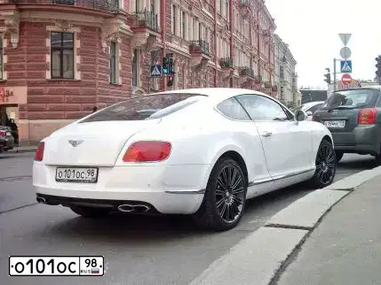 Фото автомобиля BENTLEY CONTINENTAL, 2015 — госномер О101ОС98. Цвет: Белый