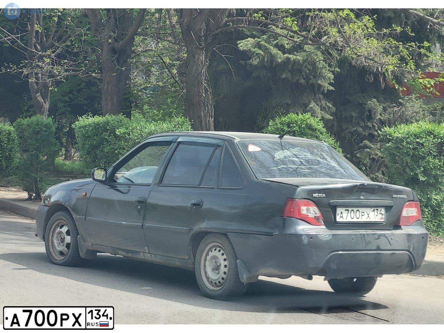 Фото автомобиля LADA 2121 NIVA, 2009 — госномер А700РХ134. Цвет: ТЕМНО ЗЕЛЕНЫЙ