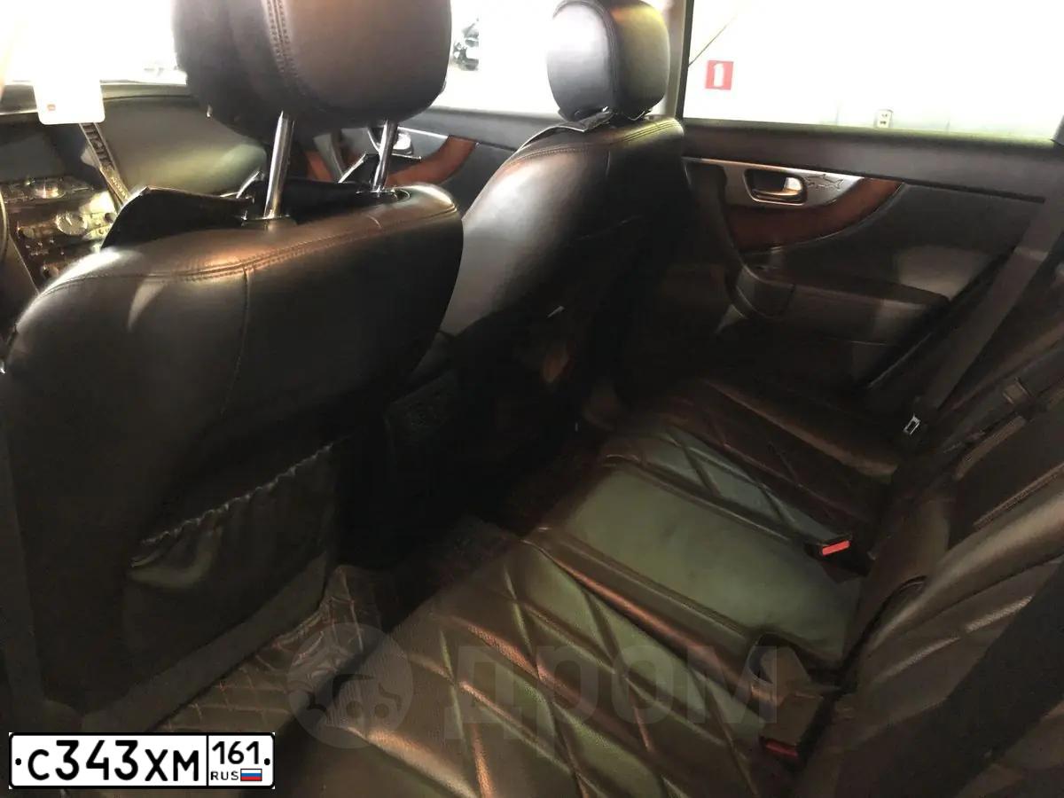 Фото автомобиля INFINITI QX70 /FX/, 2011 — госномер Е747ЕЕ61. Цвет: Белый