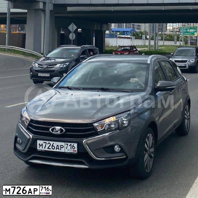 Фото автомобиля LADA VESTA, 2022 — госномер В379ТХ12. Цвет: СЕРЫЙ