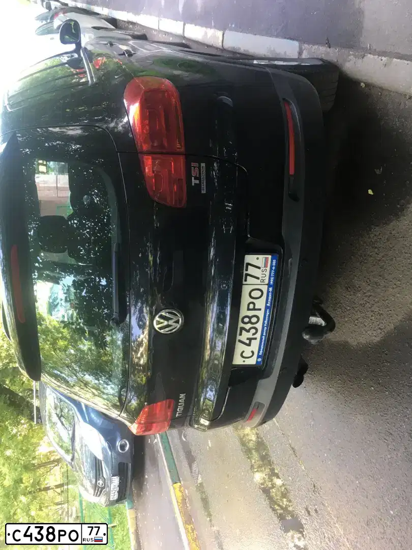 Фото автомобиля VOLKSWAGEN TIGUAN, 2013 — госномер С971УЕ750. Цвет: ЧЕРНЫЙ
