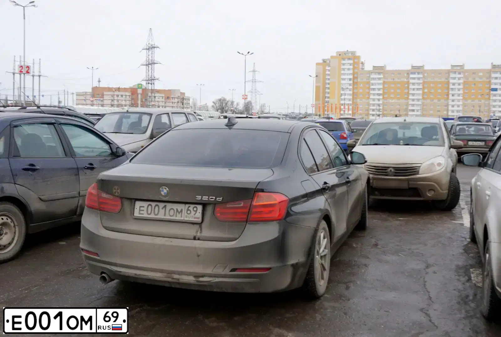 Фото автомобиля BMW 320D, 2020 — госномер Т908АУ154. Цвет: ЧЕРНЫЙ
