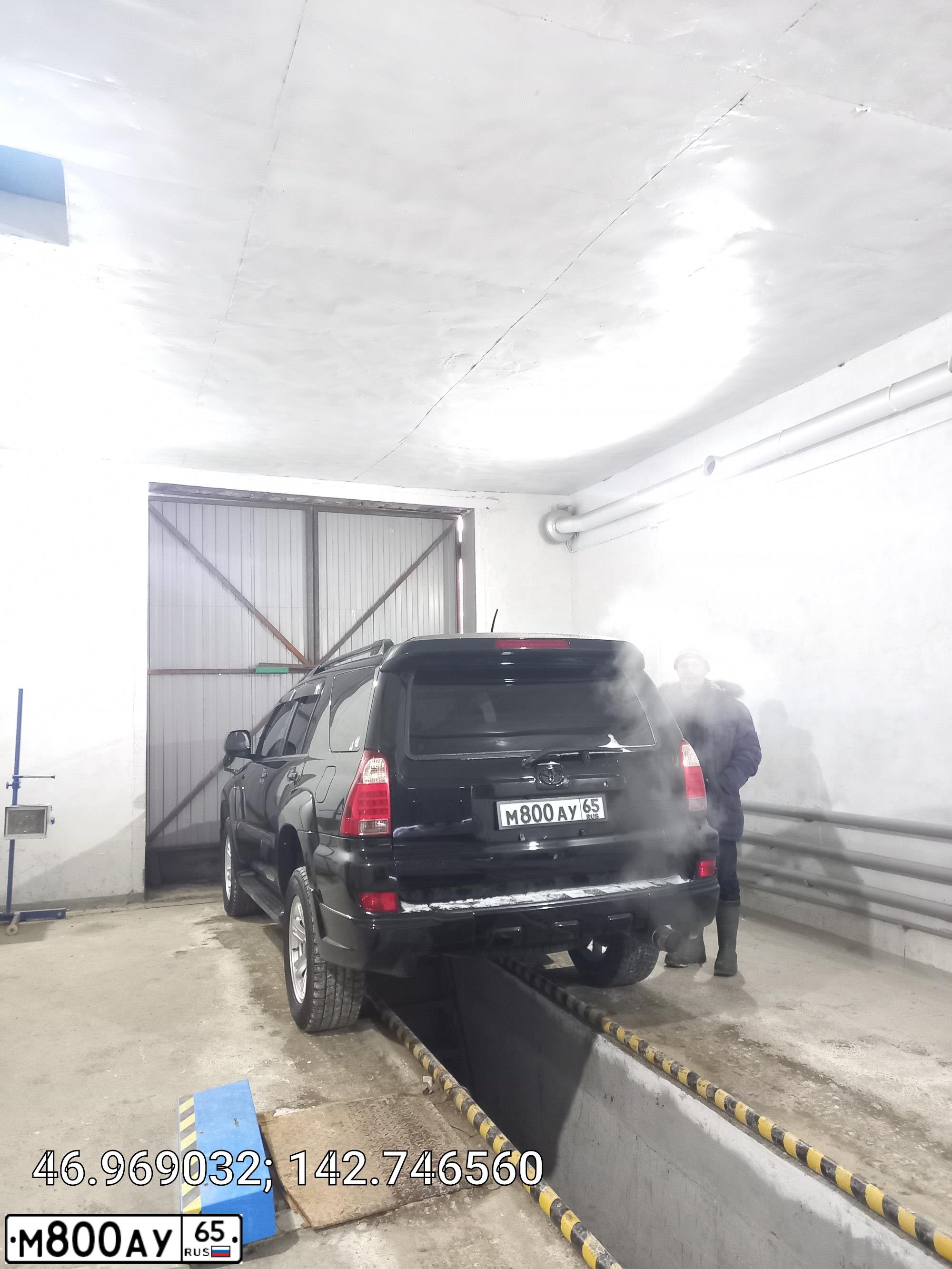 Фото автомобиля LANDROVER FREELANDER, 2003 — госномер М800АУ65. Цвет: Белый