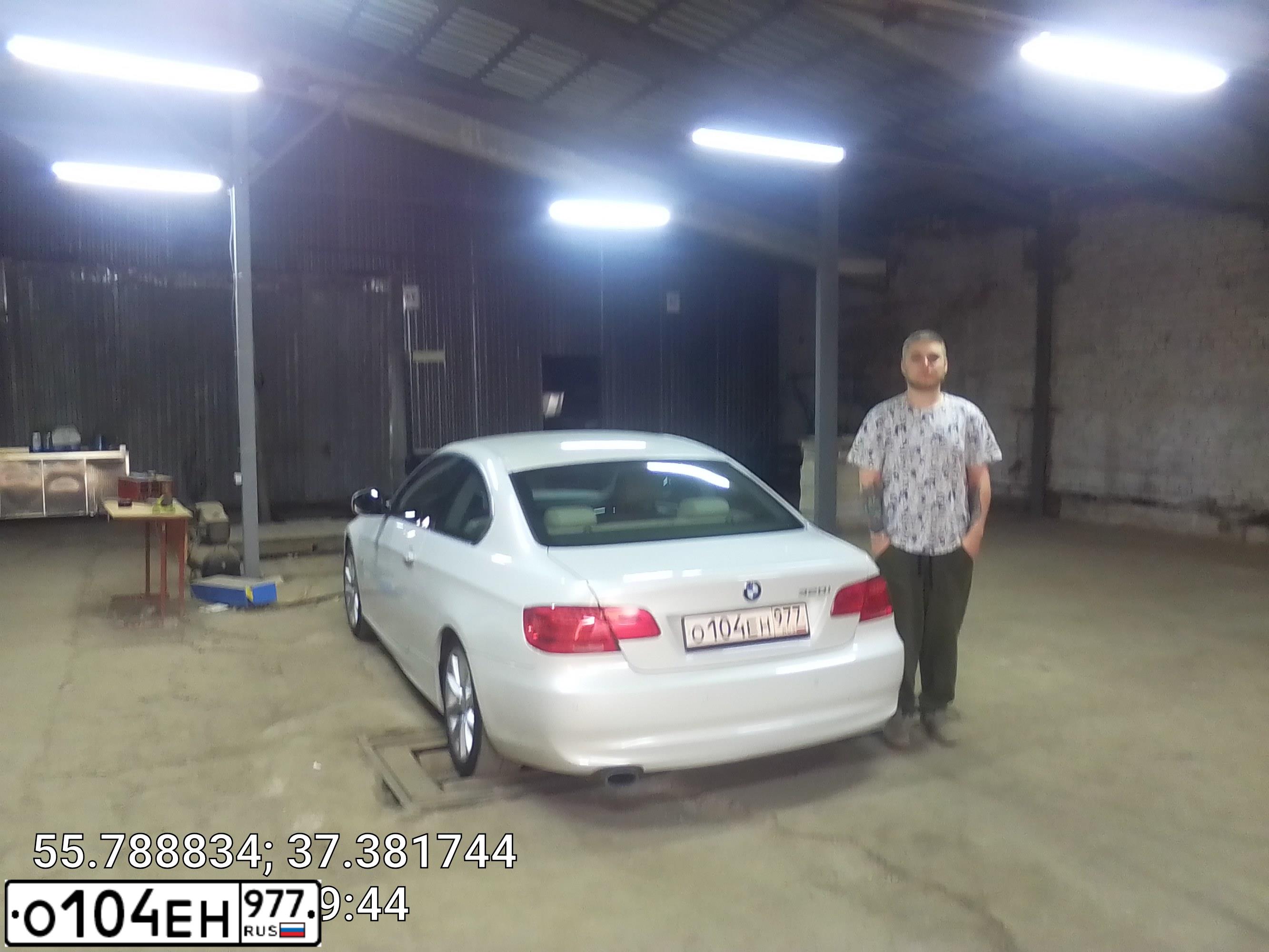 Фото автомобиля BMW SERIE 3, 2012 — госномер А936КВ977. Цвет: Белый