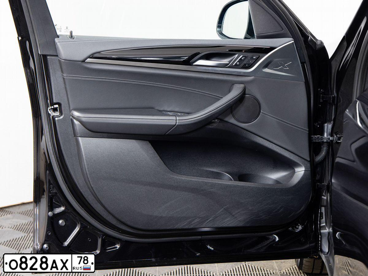 Фото автомобиля VOLKSWAGEN TOUAREG, 2009 — госномер О828АХ78. Цвет: ЧЕРНЫЙ