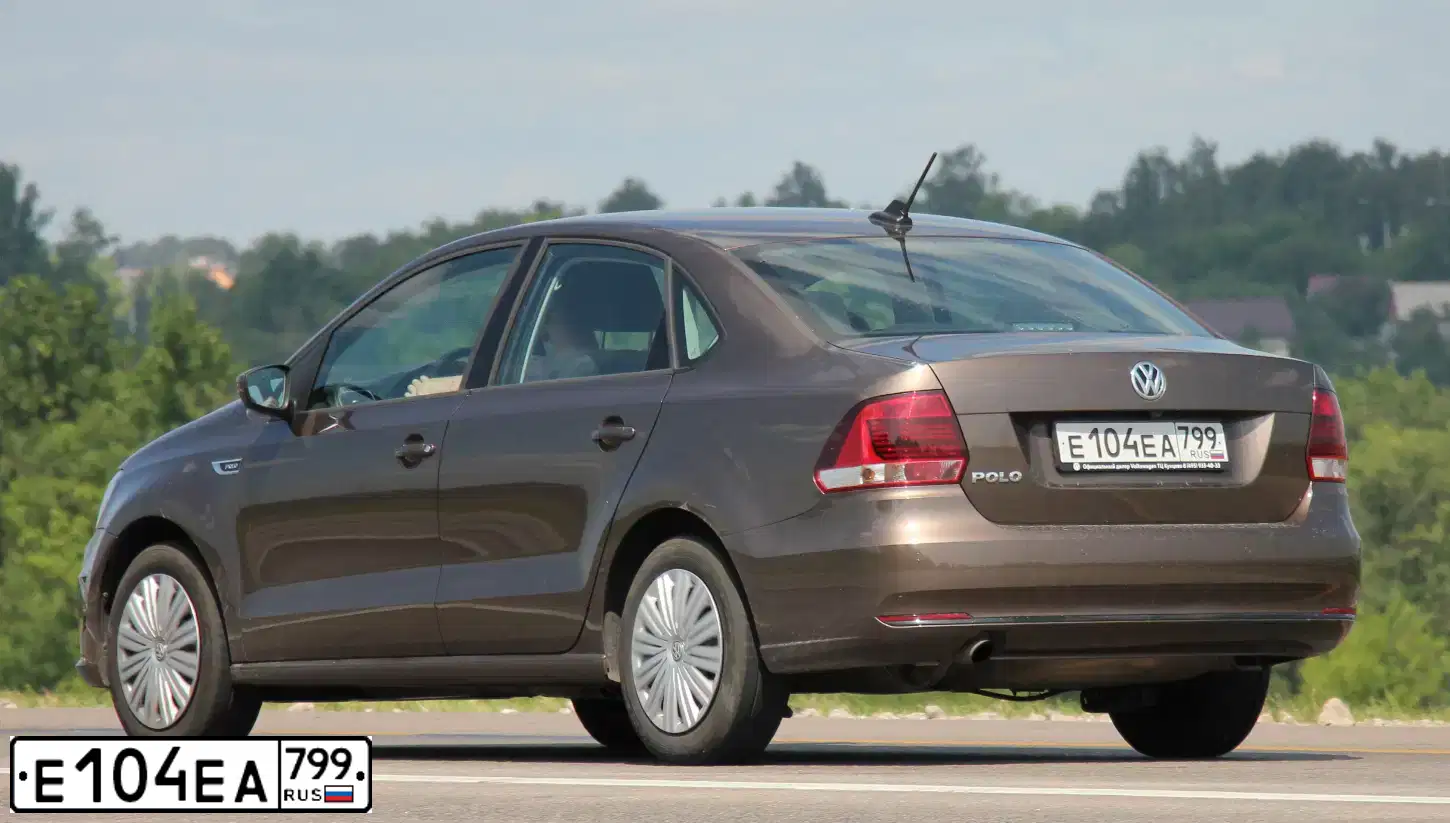 Фото автомобиля VOLKSWAGEN POLO, 2018 — госномер А972ЕХ57. Цвет: Коричневый