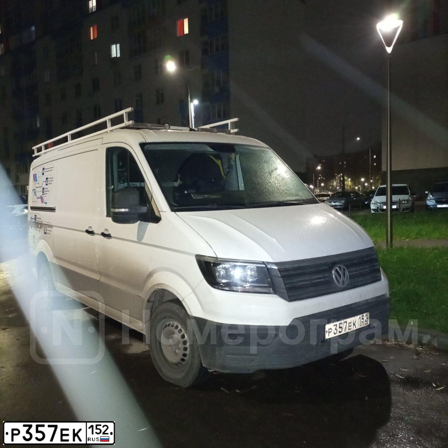 Фото автомобиля VOLKSWAGEN CRAFTER, 2017 — госномер Р357ЕК152. Цвет: БЕЛЫЙ