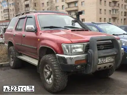 Фото автомобиля TOYOTA RUNNER, 1995 — госномер А323ТС78. Цвет: ВИШНЕВЫЙ