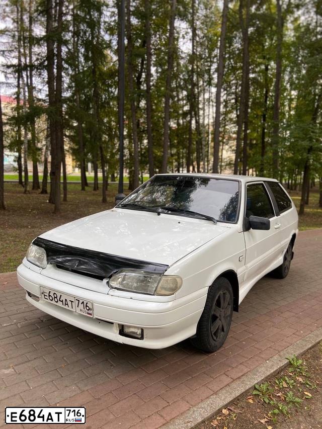 Фото автомобиля LADA 2113 SAMARA, 2009 — госномер Е684АТ716. Цвет: Белый