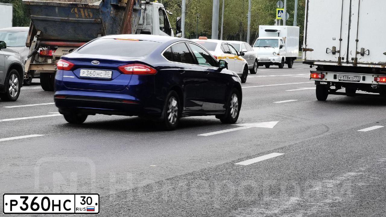 Фото автомобиля FORD MONDEO, 2016 — госномер Р360НС30. Цвет: синий