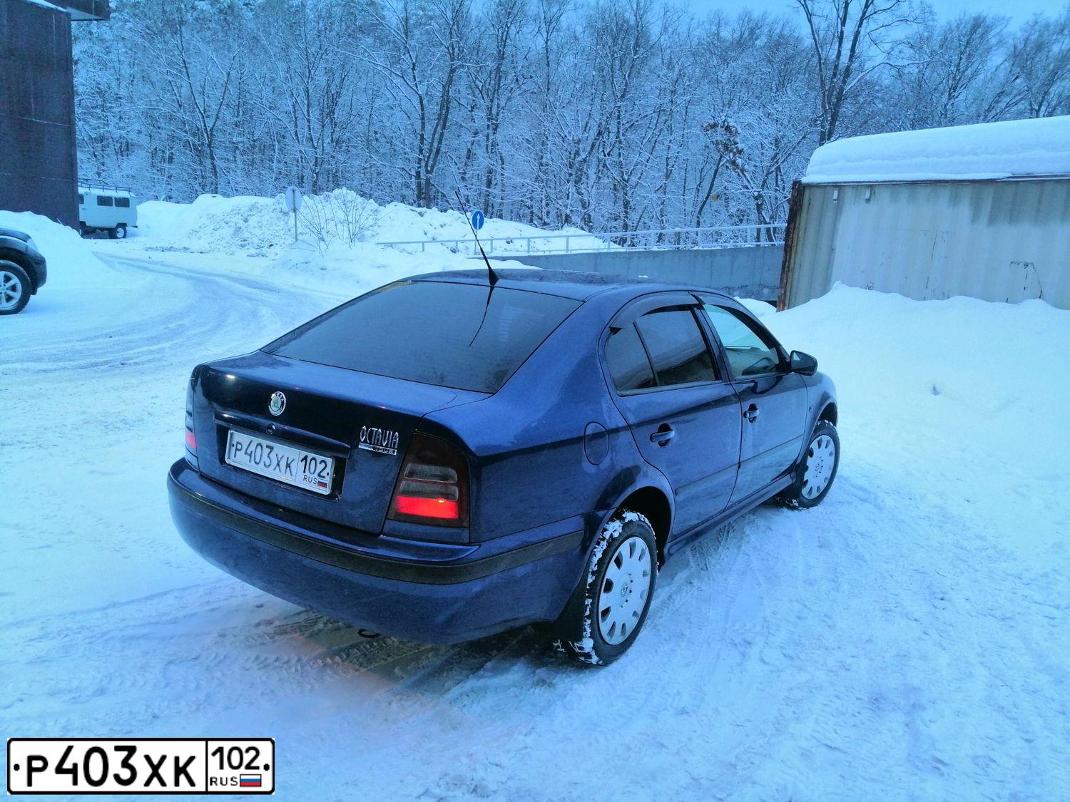 Фото автомобиля SKODA OCTAVIA, 2008 — госномер О217АТ154. Цвет: ТЕМНО-СИНИЙ