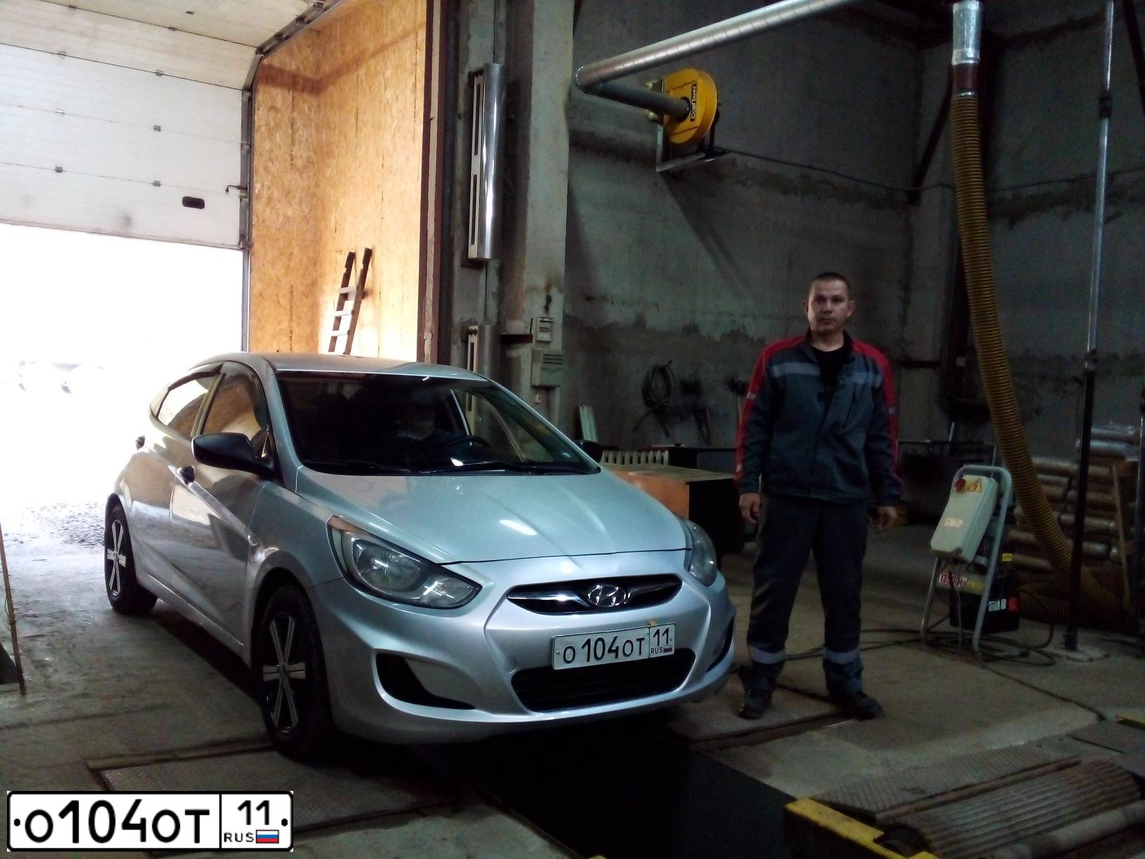 Фото автомобиля HYUNDAI SOLARIS, 2012 — госномер Р162УТ11. Цвет: Серебристый