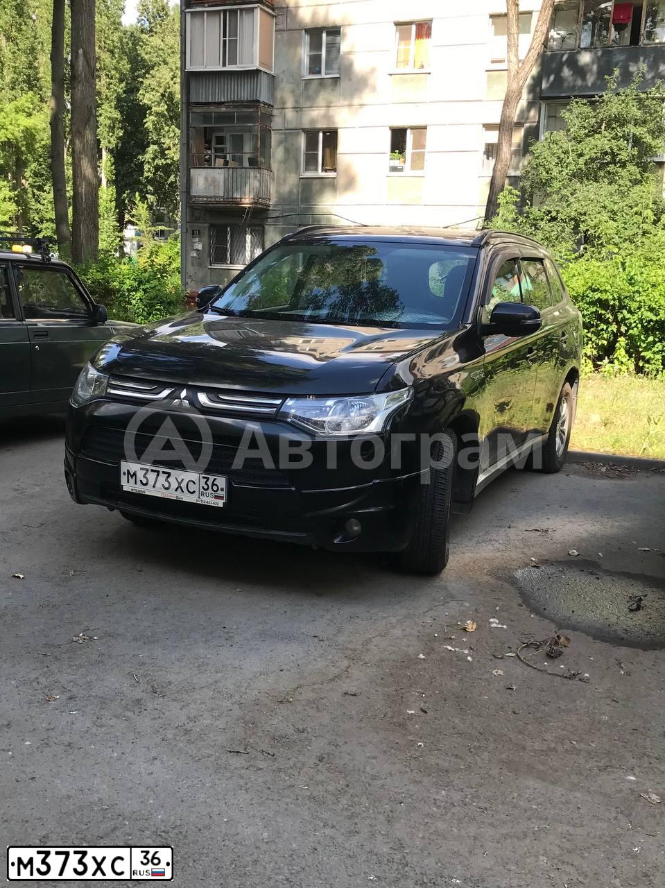 Фото автомобиля MITSUBISHI OUTLANDER, 2013 — госномер М373ХС36. Цвет: ЧЕРНЫЙ