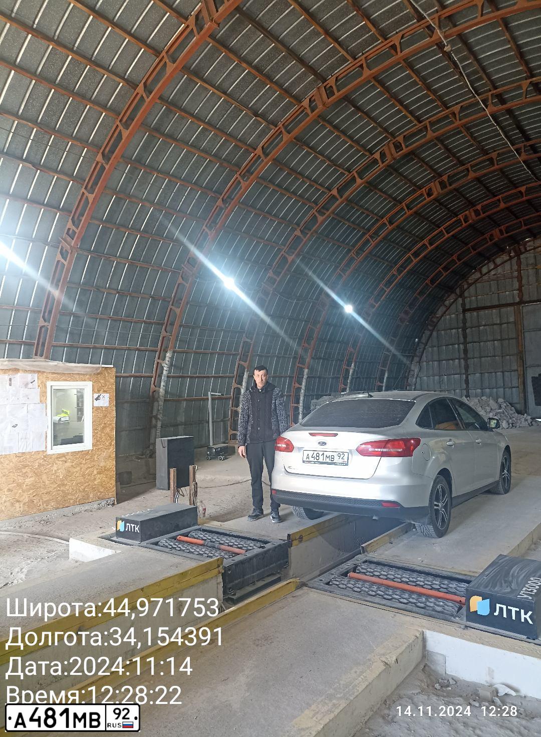 Фото автомобиля FORD FOCUS, 2015 — госномер Н861СТ82. Цвет: Серебристый