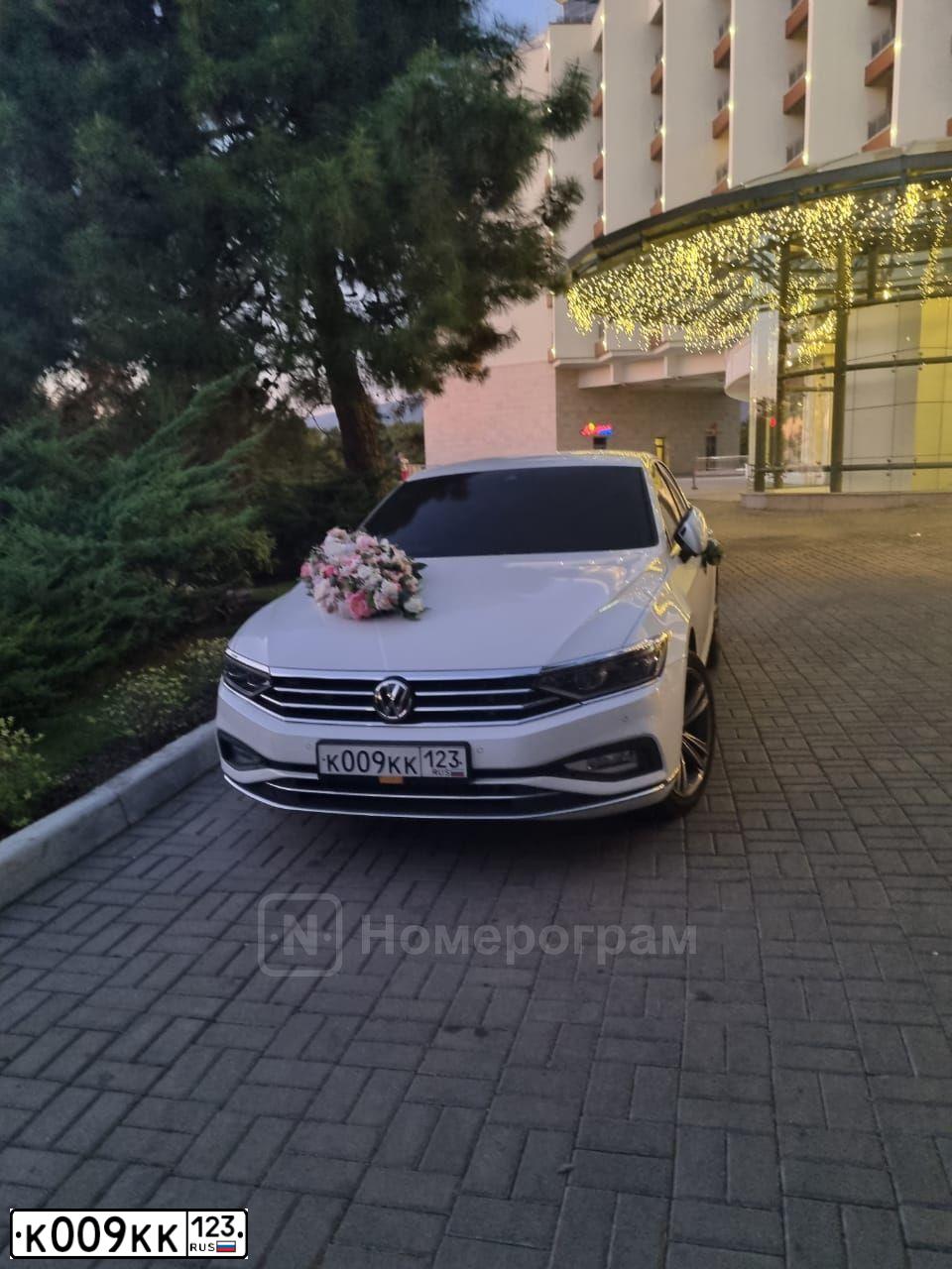 Фото автомобиля HYUNDAI SANTA FE, 2013 — госномер В271СЕ82. Цвет: БЕЛЫЙ