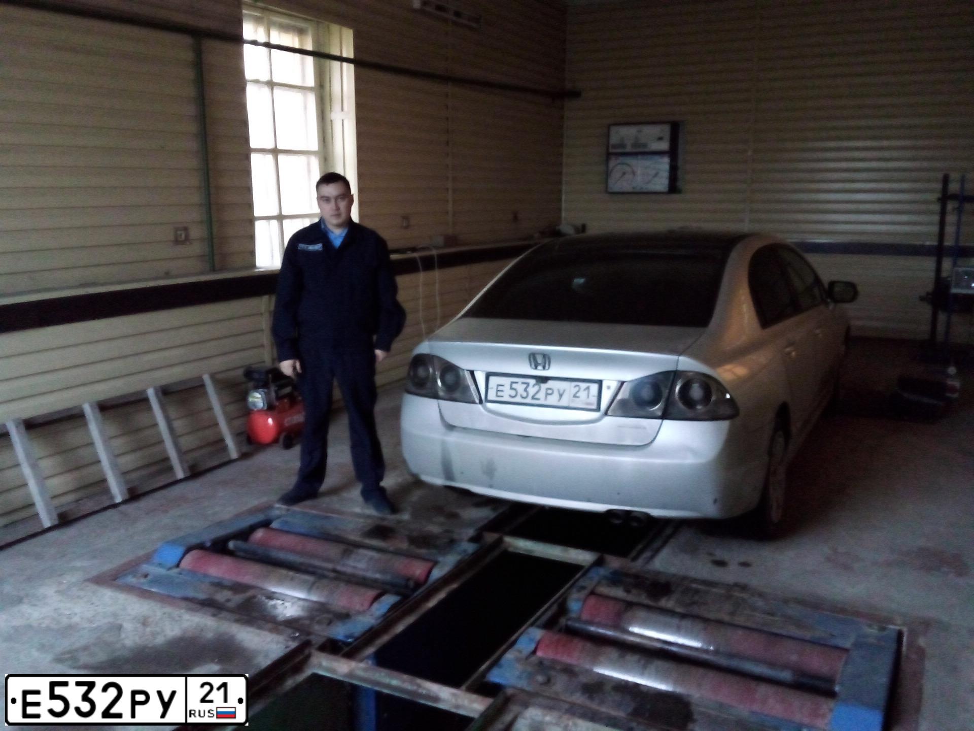 Фото автомобиля HONDA CIVIC, 2007 — госномер У555ЕВ21. Цвет: Серебристый