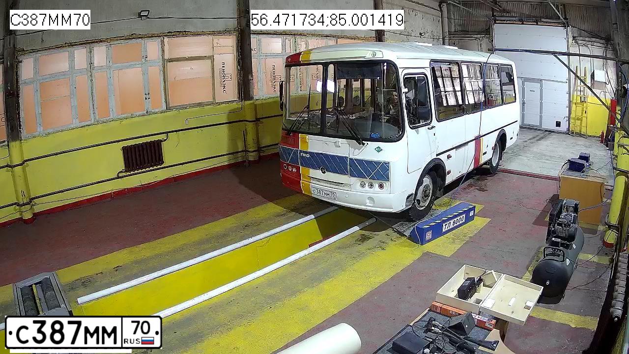 Фото автомобиля PAZ 3205, 2019 — госномер С387ММ70. Цвет: БЕЛЫЙ-КРАСНЫЙ-ЖЕЛТЫЙ
