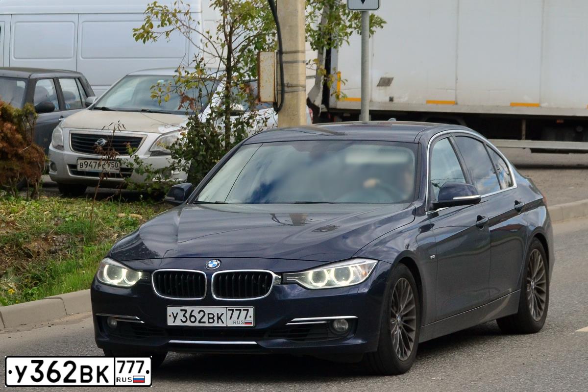 Фото автомобиля BMW 320I, 2012 — госномер А642АК250. Цвет: синий