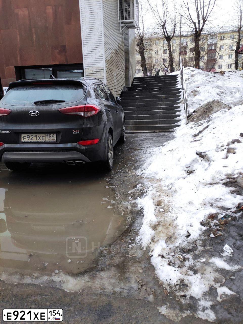 Фото автомобиля HYUNDAI TUCSON, 2016 — госномер Е921ХЕ154. Цвет: ЧЕРНЫЙ