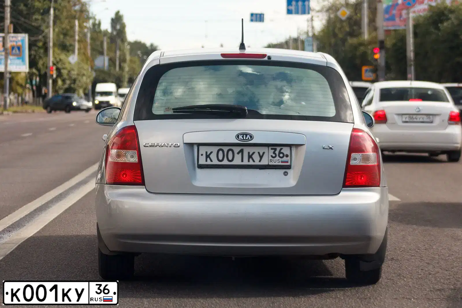 Фото автомобиля KIA CERATO, 2005 — госномер К001КУ36. Цвет: СЕРЕБРИСТЫЙ
