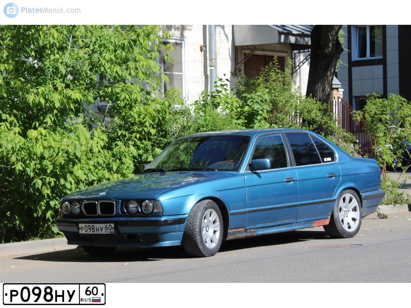Фото автомобиля BMW SERIE 5, 1993 — госномер С851ВК178. Цвет: СИНИЙ