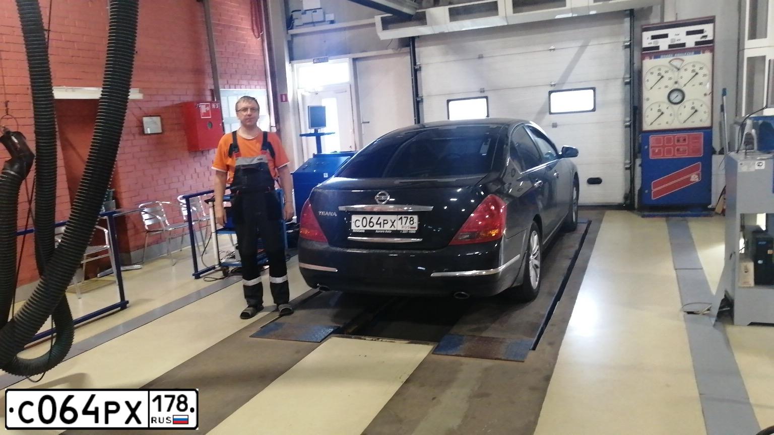 Фото автомобиля NISSAN TEANA, 2007 — госномер С064РХ178. Цвет: ЧЕРНЫЙ