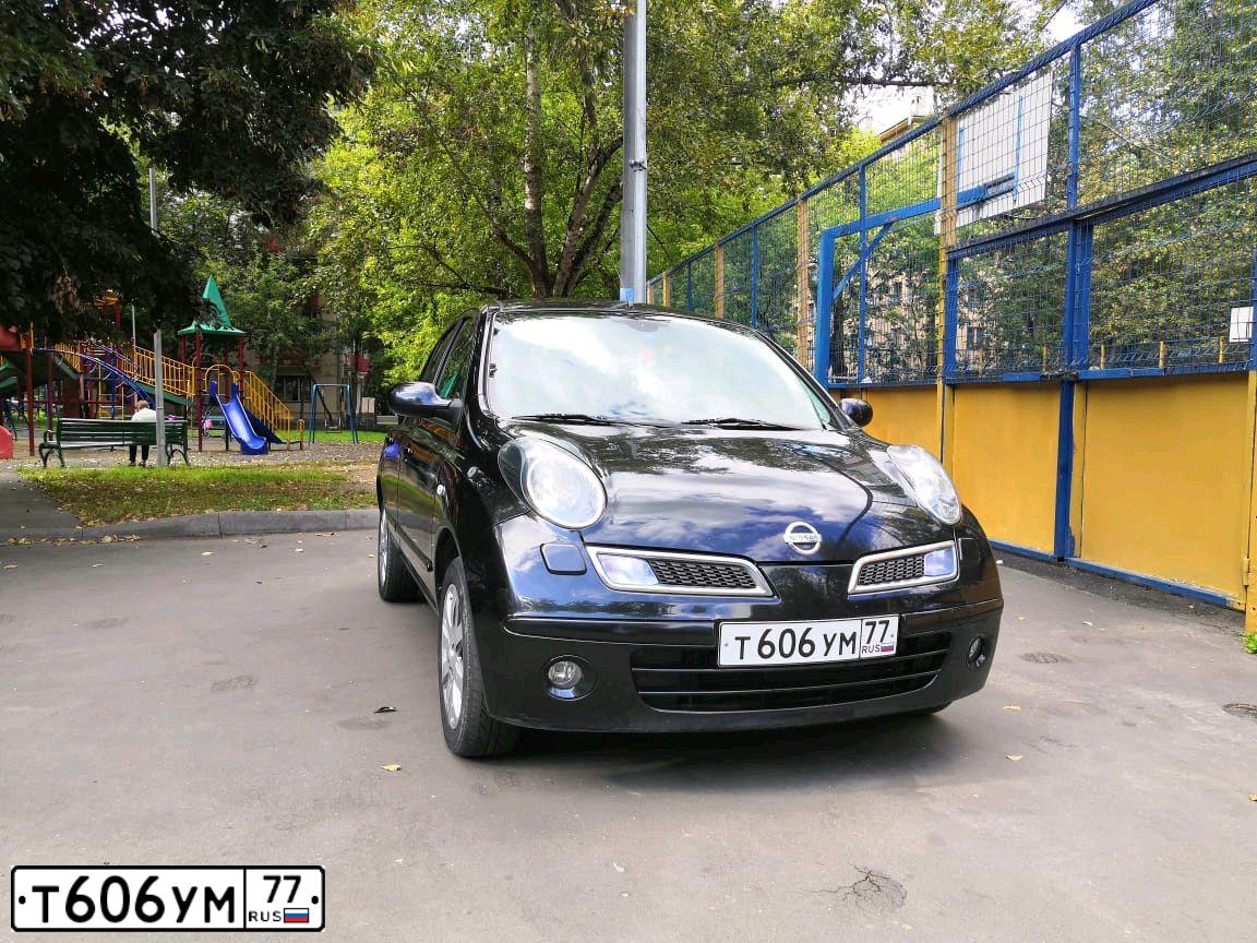 Фото автомобиля NISSAN MICRA, 2008 — госномер К133АУ126. Цвет: ЧЕРНЫЙ