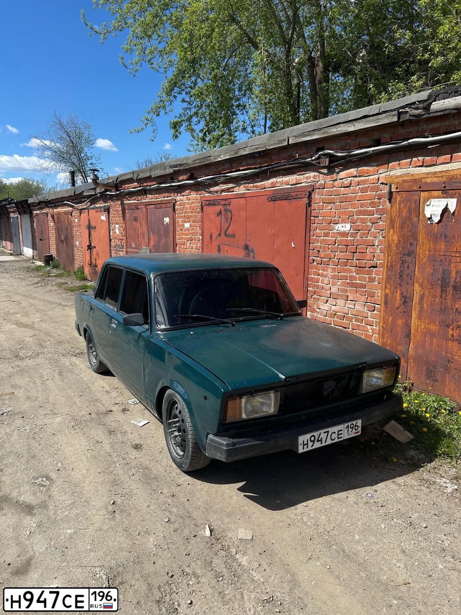 Фото автомобиля LADA 2107, 2007 — госномер Н947СЕ196. Цвет: Темно-зеленый