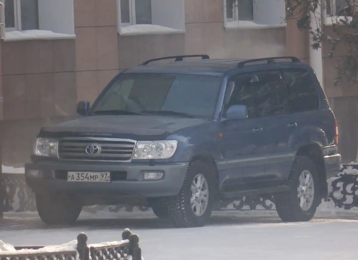 Фото автомобиля TOYOTA LANDCRUISER 200, 2015 — госномер О583ОО154. Цвет: ЧЕРНЫЙ