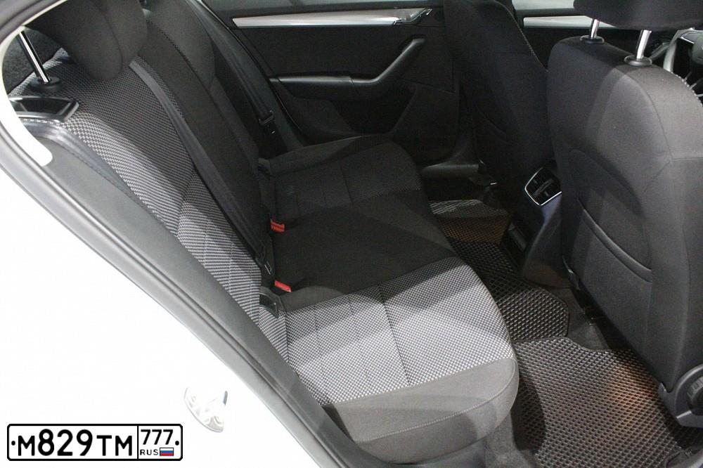 Фото автомобиля SKODA OCTAVIA, 2016 — госномер М829ТМ777. Цвет: Белый
