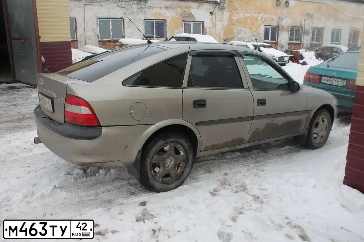 Фото автомобиля TOYOTA CARINA, 1996 — госномер В497КВ122. Цвет: ЗЕЛЕНЫЙ
