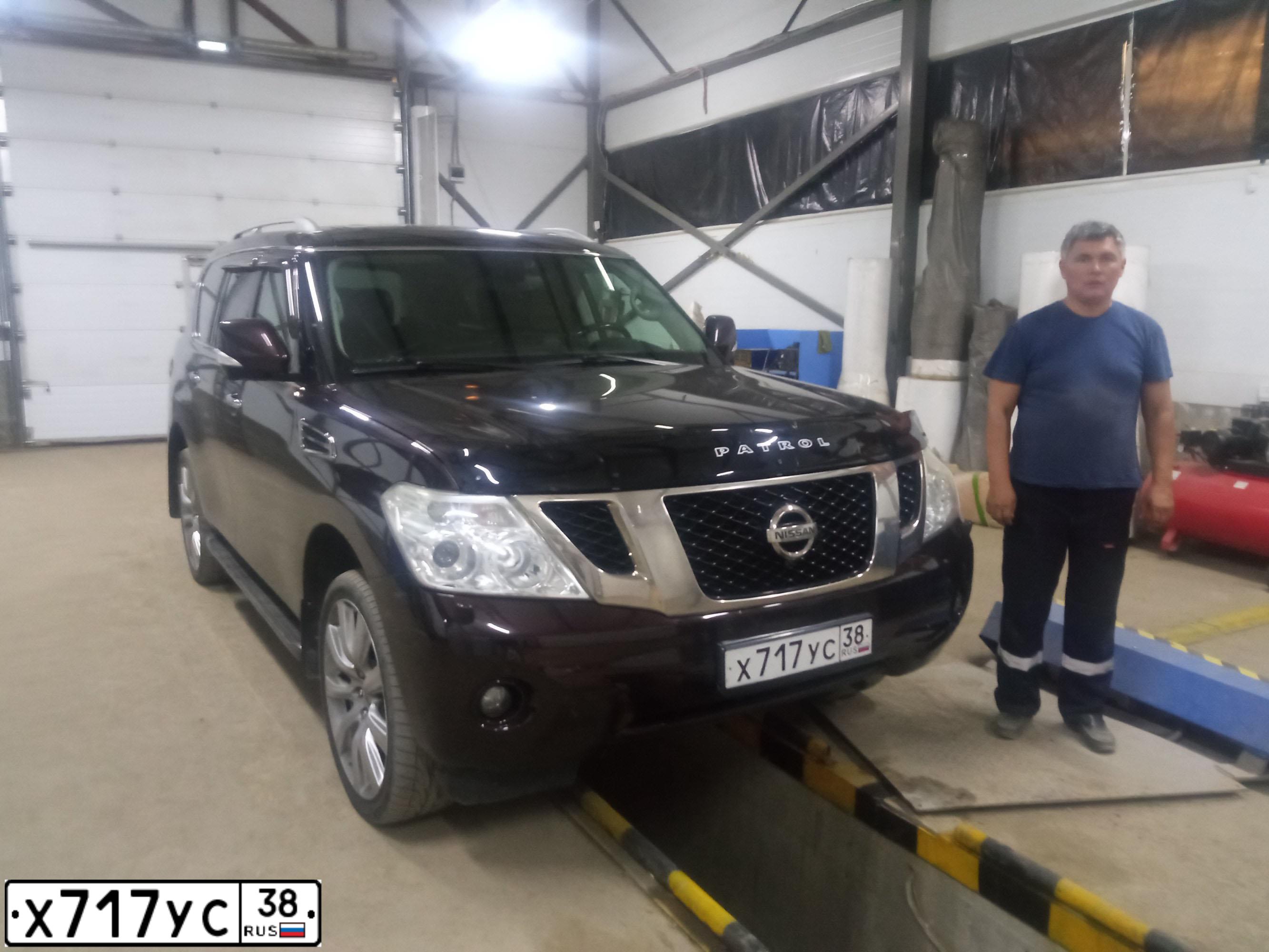 Фото автомобиля NISSAN PATROL, 2011 — госномер Х717УС38. Цвет: ТЕМНО-БОРДОВЫЙ
