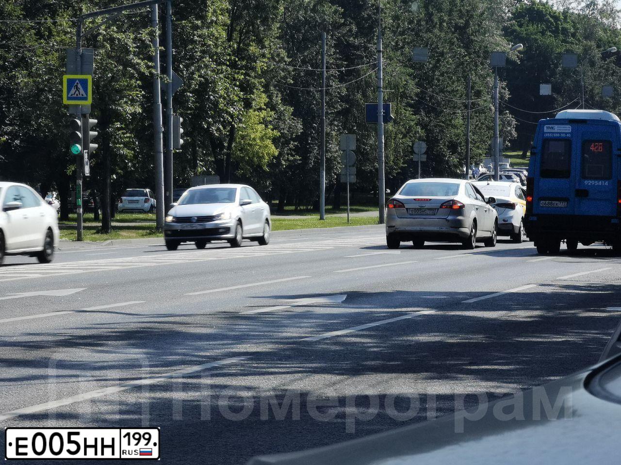 Фото автомобиля BMW X5, 2007 — госномер Е005НН199. Цвет: СЕРЫЙ