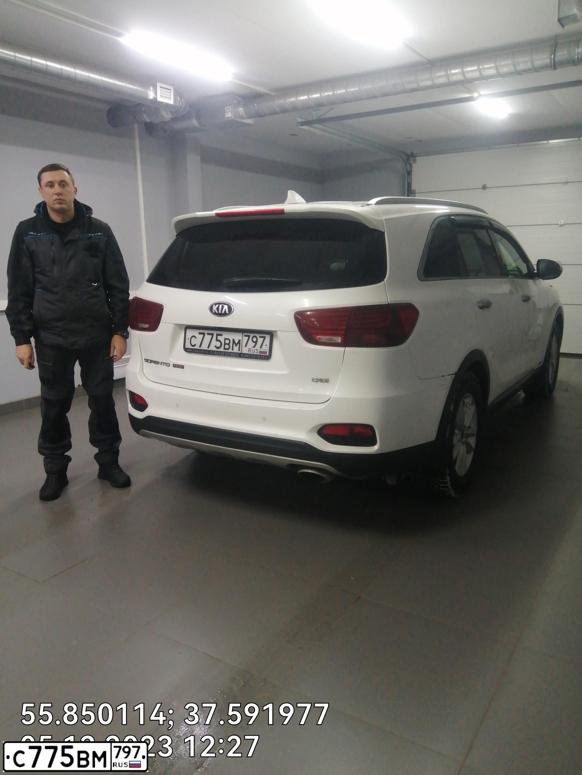 Фото автомобиля KIA SORENTO, 2019 — госномер С775ВМ797. Цвет: Белый