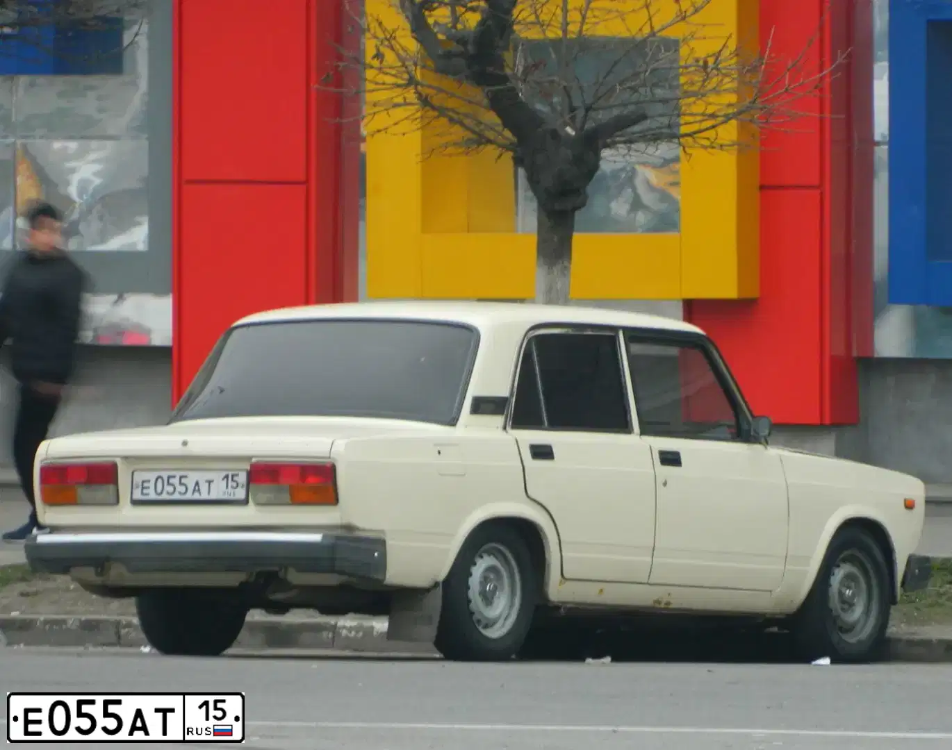 Фото автомобиля LADA 2107 LADA, 1994 — госномер Е055АТ15. Цвет: САФАРИ