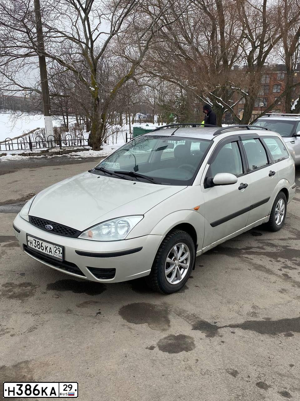 Фото автомобиля FORD FOCUS, 2002 — госномер Н386КА29. Цвет: БЕЛЫЙ(СЕРЕБРИСТЫЙ)