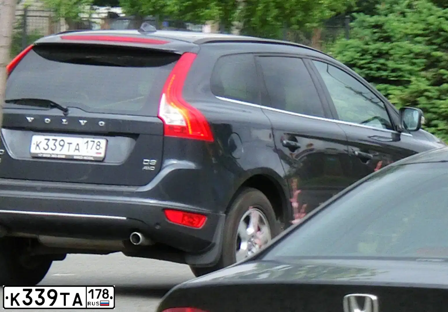 Фото автомобиля VOLVO XC60, 2011 — госномер О030УС47. Цвет: ТЕМНО-СЕРЫЙ