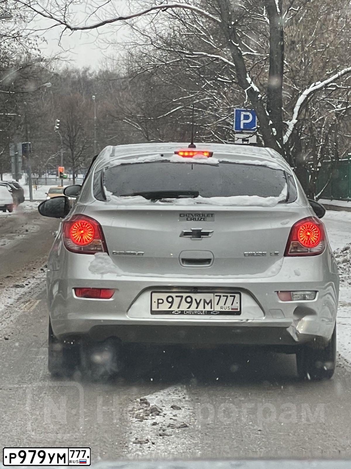 Фото автомобиля CHEVROLET CRUZE, 2012 — госномер Р979УМ777. Цвет: СЕРЕБРИСТЫЙ МЕТАЛЛИК